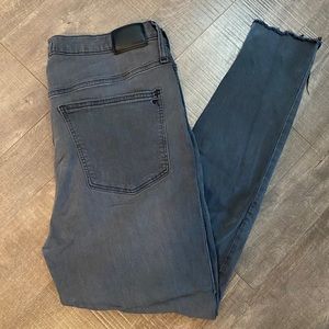 Like New 9” High Rise Madewell Jeans! Size 33!!